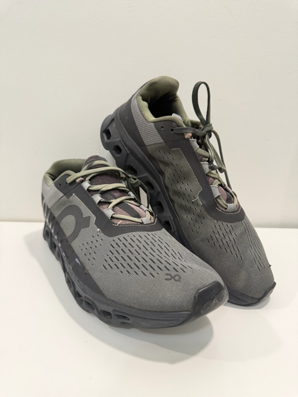 On Running Men's cloudmonster Sneakers in Olive and Gray sz 11.5